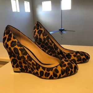 PreLoved Leopard Print Tory Burch Wedge 7 Stunning